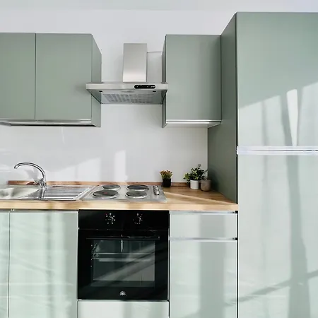 Sunshine Suits - Brand New Apartment