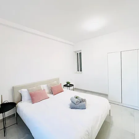 Appartement Sunshine Suits - Brand New