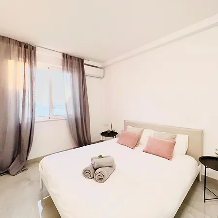 Appartement Sunshine Suits - Brand New