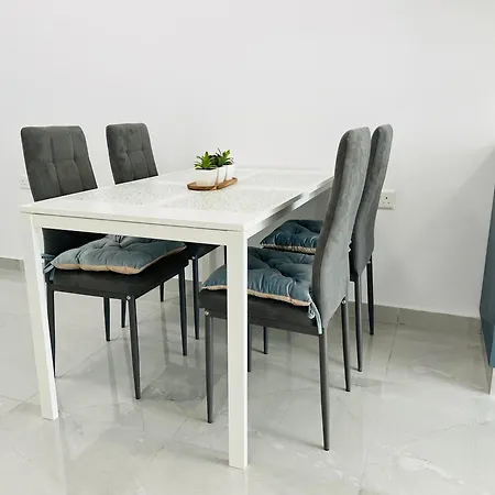 Appartement Sunshine Suits - Brand New