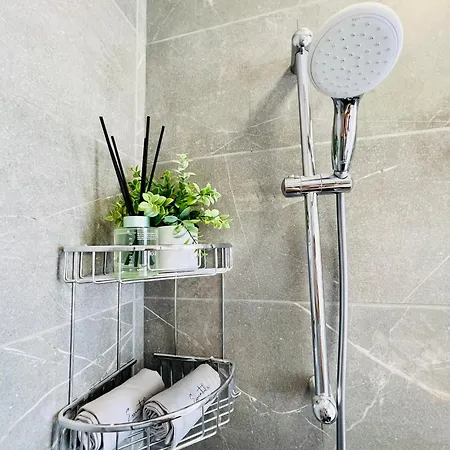 Sunshine Suits - Brand New Apartment *