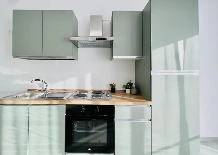 Sunshine Suits - Brand New Apartament